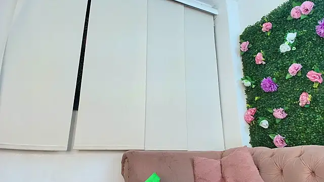 natalia aguirre1 online show from 09-24-25, 12:11