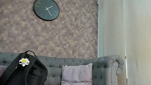 natalia aguirre1 online show from 09-18-25, 12:08