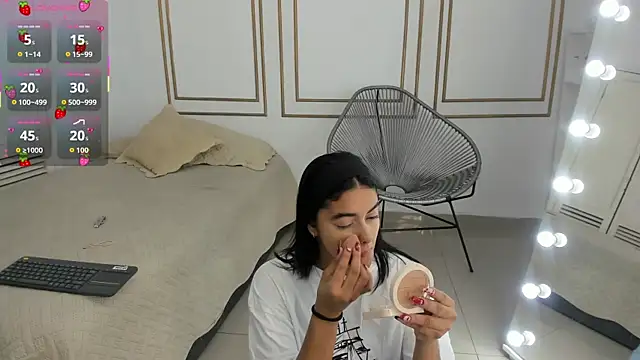 natalia aguirre1 online show from 09-21-25, 12:21