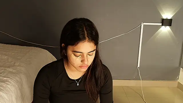 natalia aguirre1 online show from 12-05-25, 12:04