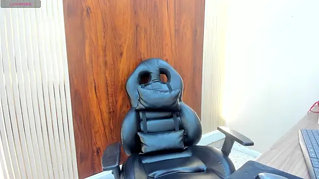 VickyJohnson1 online show from 12-18-25, 08:12