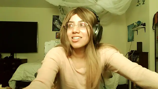 Snapshot of PolinaLoveX chatting on 02-05-25, 04:59 PolinaLoveX online show from 02-05-25, 04:59