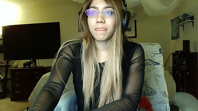 Snapshot of PolinaLoveX chatting on 03-10-25, 01:45 PolinaLoveX online show from 03-10-25, 01:45