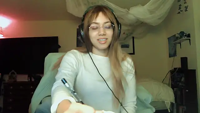 Snapshot of PolinaLoveX chatting on 01-01-25, 11:51 PolinaLoveX online show from 01-01-25, 11:51