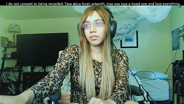 Snapshot of PolinaLoveX chatting on 02-25-25, 07:38 PolinaLoveX online show from 02-25-25, 07:38