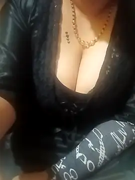 Snapshot of MONA_DARLING31 chatting on 02-17-25, 04:31 MONA DARLING31 online show from 02-17-25, 04:31