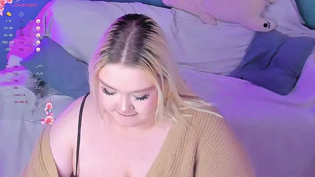 Snapshot of LilyBelll chatting on 02-19-25, 04:33 LilyBelll online show from 02-19-25, 04:33