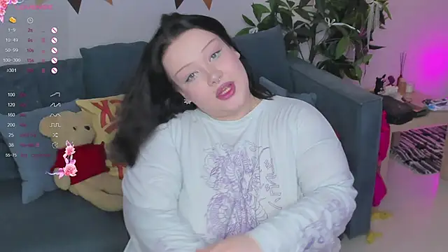 Snapshot of LilyBelll chatting on 09-26-25, 12:01 LilyBelll online show from 09-26-25, 12:01