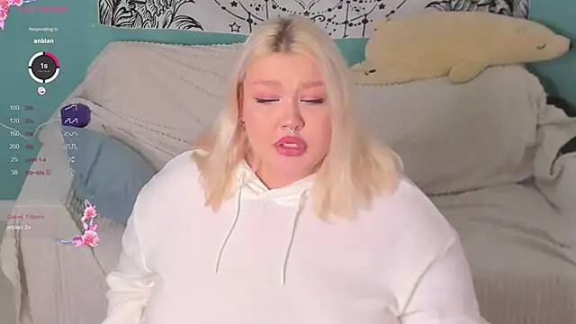 Snapshot of LilyBelll chatting on 12-28-24, 09:30 LilyBelll online show from 12-28-24, 09:30