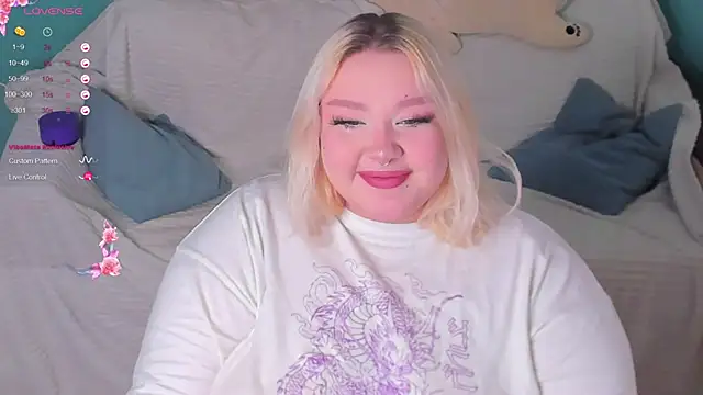 Snapshot of LilyBelll chatting on 02-03-25, 07:52 LilyBelll online show from 02-03-25, 07:52