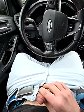 Snapshot of Titanhoott chatting on 12-24-24, 10:33 Titanhoott online show from 12-24-24, 10:33