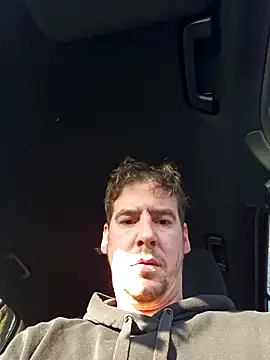 Snapshot of Titanhoott chatting on 12-27-24, 12:45 Titanhoott online show from 12-27-24, 12:45