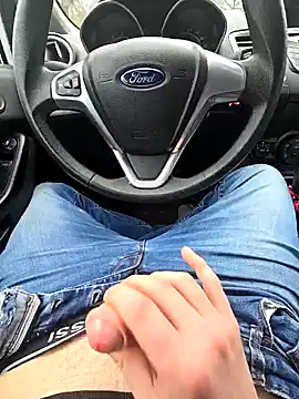 Snapshot of Titanhoott chatting on 01-10-25, 01:20 Titanhoott online show from 01-10-25, 01:20