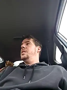 Snapshot of Titanhoott chatting on 12-31-24, 08:37 Titanhoott online show from 12-31-24, 08:37