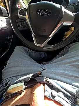 Snapshot of Titanhoott chatting on 10-30-25, 12:58 Titanhoott online show from 10-30-25, 12:58