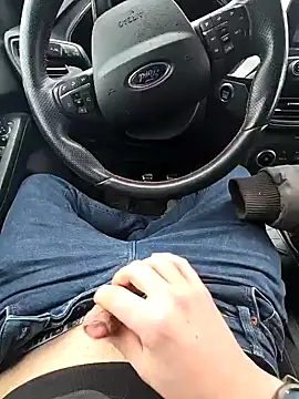 Snapshot of Titanhoott chatting on 12-30-24, 01:36 Titanhoott online show from 12-30-24, 01:36