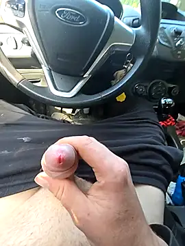 Snapshot of Titanhoott chatting on 09-29-25, 09:49 Titanhoott online show from 09-29-25, 09:49