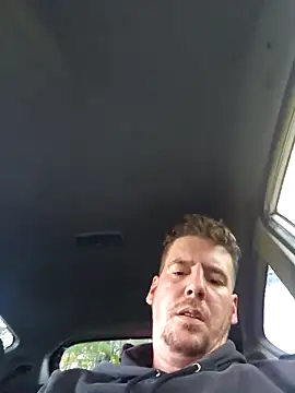 Snapshot of Titanhoott chatting on 10-27-25, 01:01 Titanhoott online show from 10-27-25, 01:01