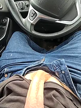 Snapshot of Titanhoott chatting on 03-10-25, 11:12 Titanhoott online show from 03-10-25, 11:12