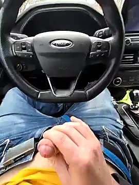 Snapshot of Titanhoott chatting on 12-20-24, 01:33 Titanhoott online show from 12-20-24, 01:33