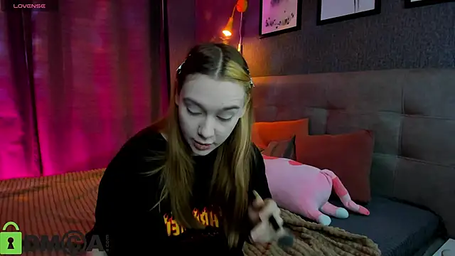 Lesi Moonie01 online show from 10-18-25, 08:38
