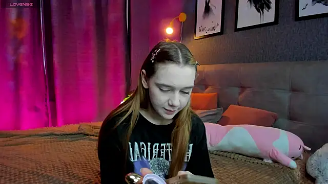 Lesi Moonie01 online show from 11-20-25, 09:21