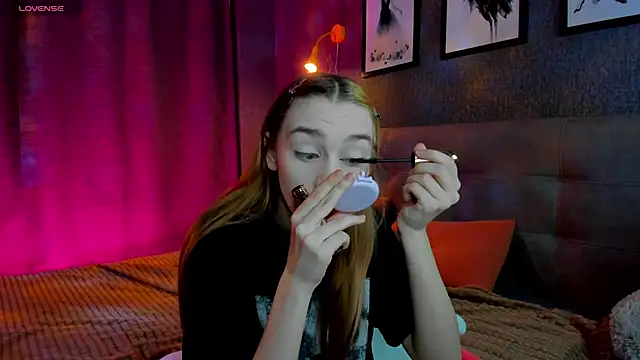 Lesi Moonie01 online show from 10-27-25, 08:59