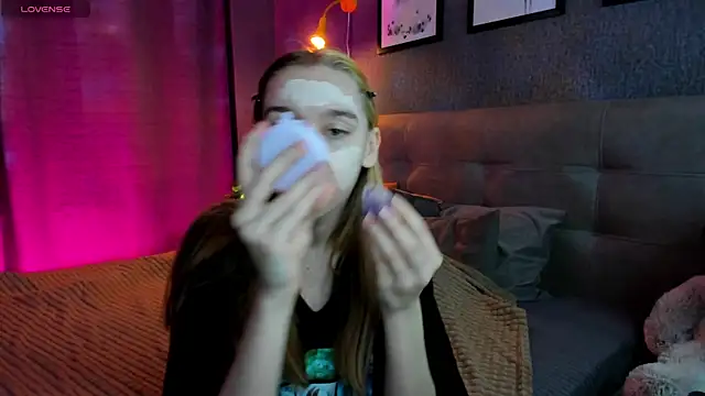 Lesi Moonie01 online show from 10-25-25, 08:24