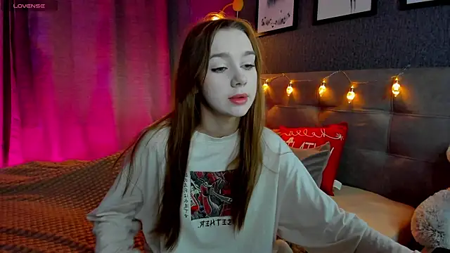 Lesi Moonie01 online show from 12-15-25, 09:15