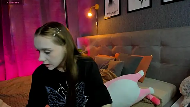 Lesi Moonie01 online show from 12-05-25, 09:30