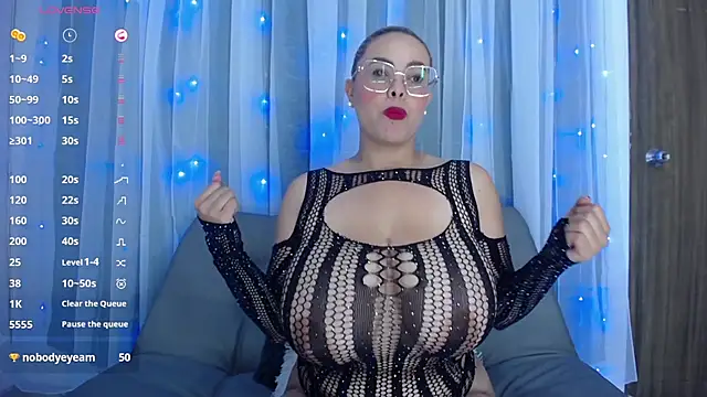 Snapshot of AdelyGinn chatting on 01-25-25, 02:03 AdelyGinn online show from 01-25-25, 02:03