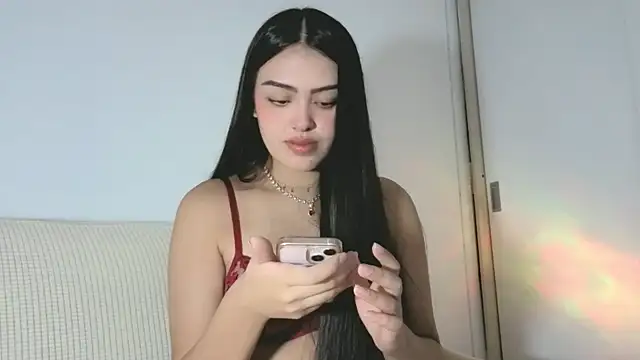 Snapshot of Sweet-Sophiee chatting on 04-24-26, 03:30 Sweet-Sophiee online show from 04-24-26, 03:30