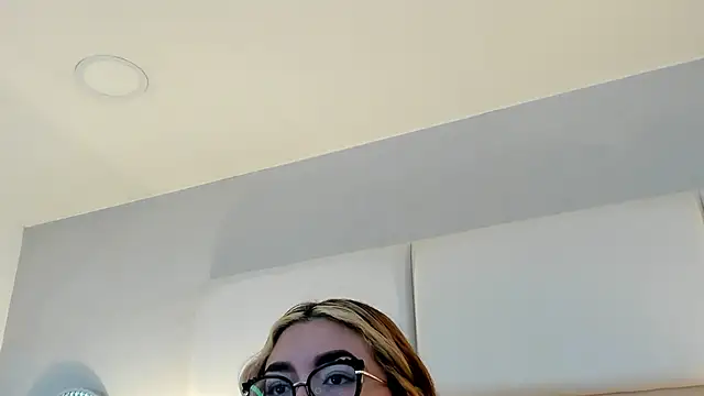 Snapshot of AmbarSantany chatting on 03-10-25, 08:01 AmbarSantany online show from 03-10-25, 08:01