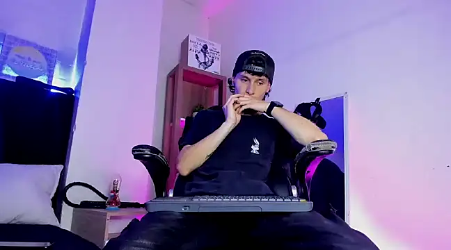 Snapshot of DemianPrince chatting on 02-13-25, 03:50 DemianPrince online show from 02-13-25, 03:50