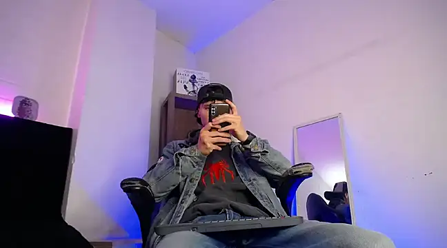 Snapshot of DemianPrince chatting on 02-15-25, 03:52 DemianPrince online show from 02-15-25, 03:52