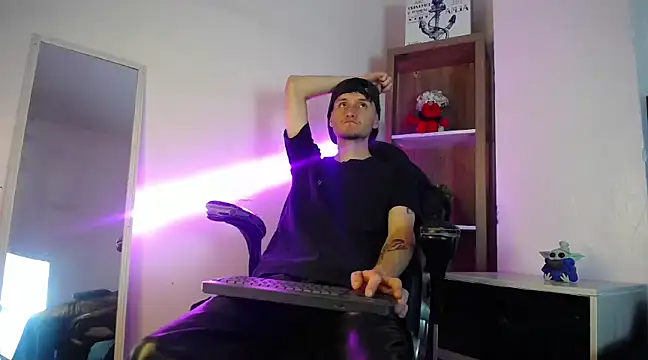 Snapshot of DemianPrince chatting on 12-27-24, 03:42 DemianPrince online show from 12-27-24, 03:42