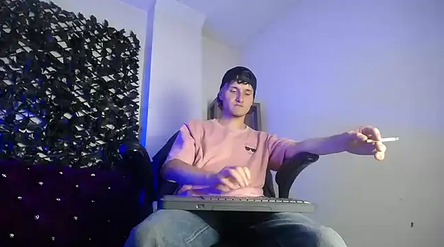 Snapshot of DemianPrince chatting on 12-17-24, 04:45 DemianPrince online show from 12-17-24, 04:45