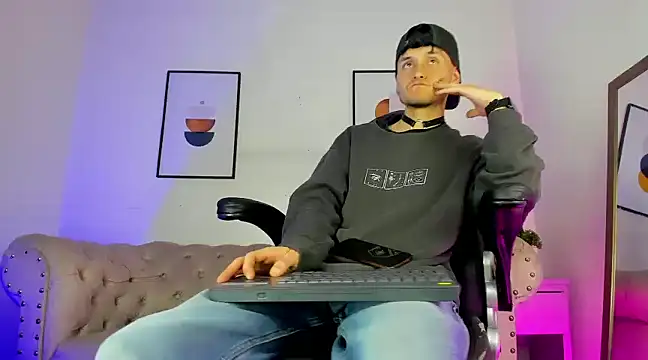 Snapshot of DemianPrince chatting on 12-29-24, 03:54 DemianPrince online show from 12-29-24, 03:54