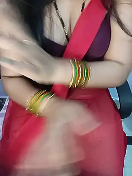 Snapshot of Sweetyi chatting on 05-29-26, 04:07 Sweetyi online show from 05-29-26, 04:07