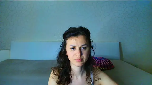 Snapshot of LeggyLover90 chatting on 05-20-26, 02:47 LeggyLover90 online show from 05-20-26, 02:47