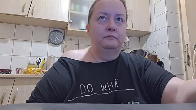 Snapshot of melissaBlessing chatting on 12-17-25, 02:27 melissaBlessing online show from 12-17-25, 02:27