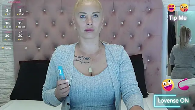 Snapshot of KikiSweet08 chatting on 09-19-25, 04:16 KikiSweet08 online show from 09-19-25, 04:16