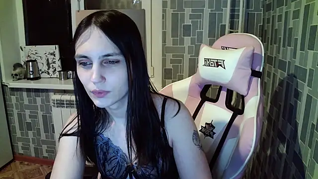 Snapshot of BlackHe4rts_ chatting on 09-20-25, 04:01 BlackHe4rts  online show from 09-20-25, 04:01