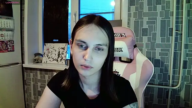 Snapshot of BlackHe4rts_ chatting on 12-15-24, 02:19 BlackHe4rts  online show from 12-15-24, 02:19