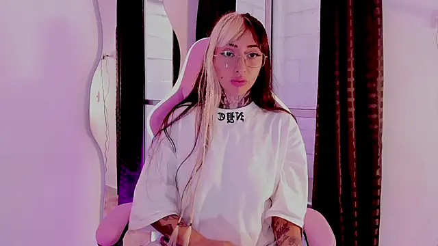 HollyHudsonn online show from 01-18-25, 04:42