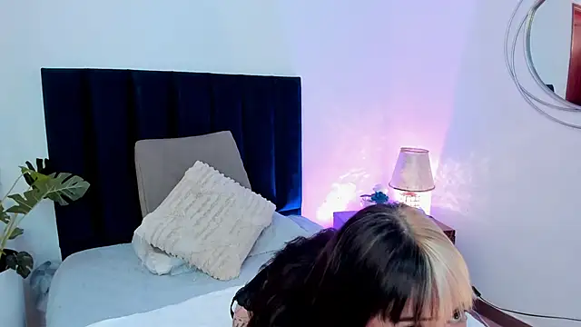 HollyHudsonn online show from 12-17-24, 12:00