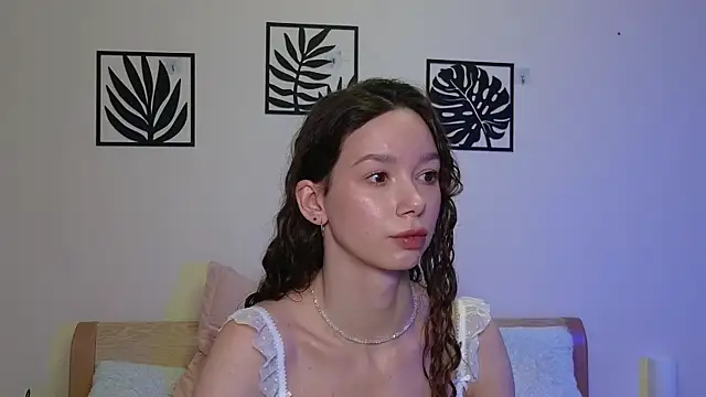 Snapshot of katycrown chatting on 02-25-25, 12:49 katycrown online show from 02-25-25, 12:49