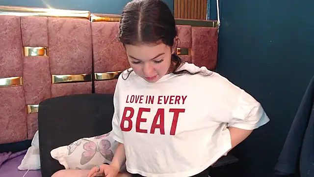 lilimini032 online show from 04-14-26, 08:03