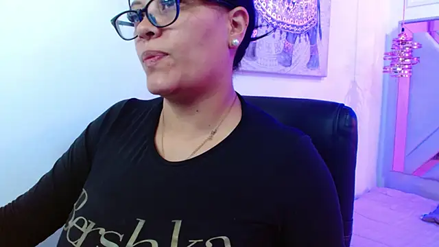 Snapshot of violletha chatting on 05-08-26, 12:31 violletha online show from 05-08-26, 12:31