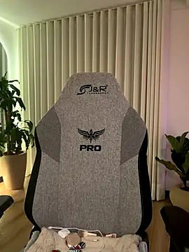 carolynnetrujillo online show from 12-14-25, 05:02